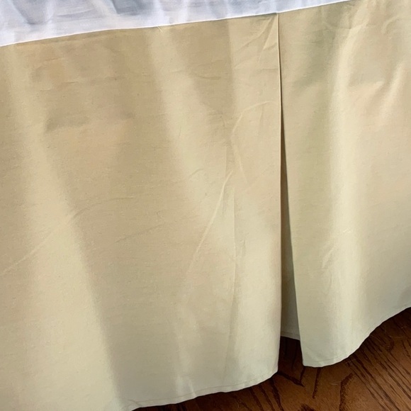 Linens N Things Bedding Bed Skirt Queen Poshmark